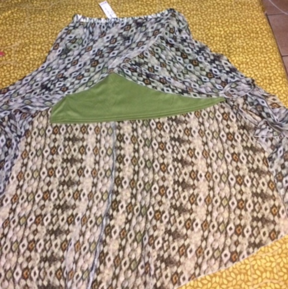 High-low snake print skirt. - Picture 3 of 4